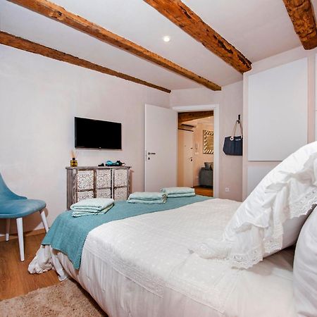 Apartments Casa De Amicis Rovinj Quarto foto